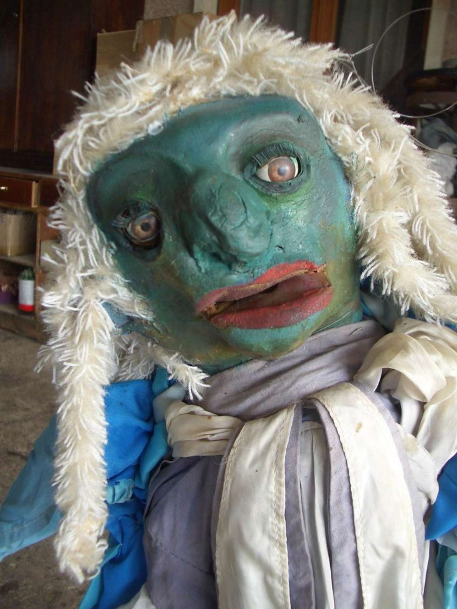 Particolare del personaggio 1 prima del restauro